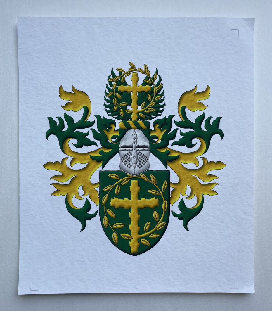 Escudo de sinople, una cruz latina ecotada, de cuyo flanco siniestro nace una rama hojada que rodea la cruz por su parte superior hasta enlazarse sobre su nacimiento, toda de oro. Timbrado de yelmo de frente, adornado de dos lambrequines de sinople doblados de oro, un burelete de oro y sinople, cimado de un vuelo de sinople, resaltado de una cruz latina ecotada, de cuyo flanco siniestro nace una rama hojada que rodea la cruz por su parte superior hasta enlazarse sobre su nacimiento, toda de oro.