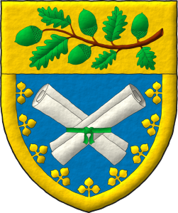 Escudo de azur, dos pergaminos enrollados en sotuer de plata, ligados con una cinta puesta en faja de sinople, una bordura trebolada de oro; brochante sobre el todo un jefe de oro cargado de una rama de roble hojada y frutada al natural.