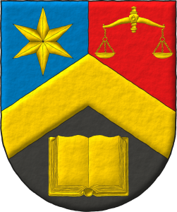 Terciado en perla invertida de azur, gules y sable; brochante sobre el todo un cabrio acompaado, en la diestra del jefe, de una estrella de seis puntas, en la siniestra del jefe, de una balanza, y en la punta, de un libro abierto todo de oro.