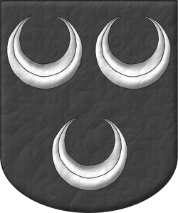Escudo de sable, tres crecientes de plata.