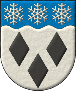 Escudo de plata, tres losanjes de sable; en un jefe ondeado de azur, tres copos de nieve de plata.